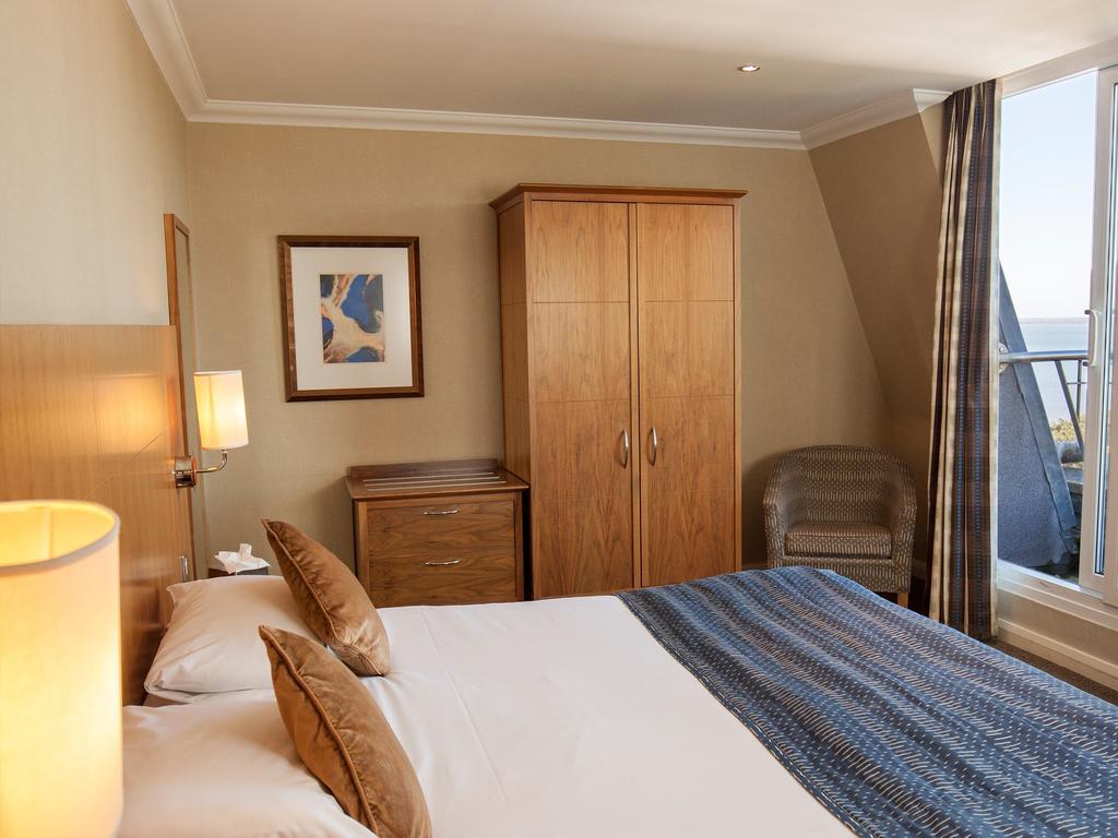פול Harbour Heights Hotel מראה חיצוני תמונה